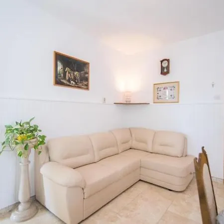 Apartman Vrandecic - Two Bedroom With Garden Terrace