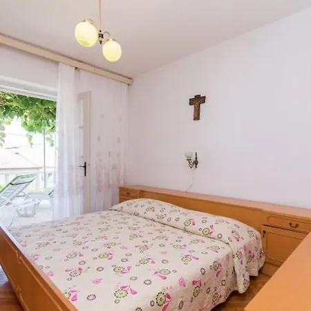 Apartman Vrandecic - Two Bedroom With Garden Terrace