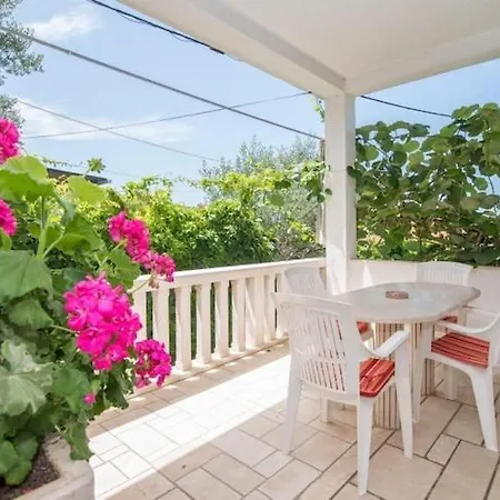 Apartman Vrandecic - Two Bedroom With Garden Terrace *